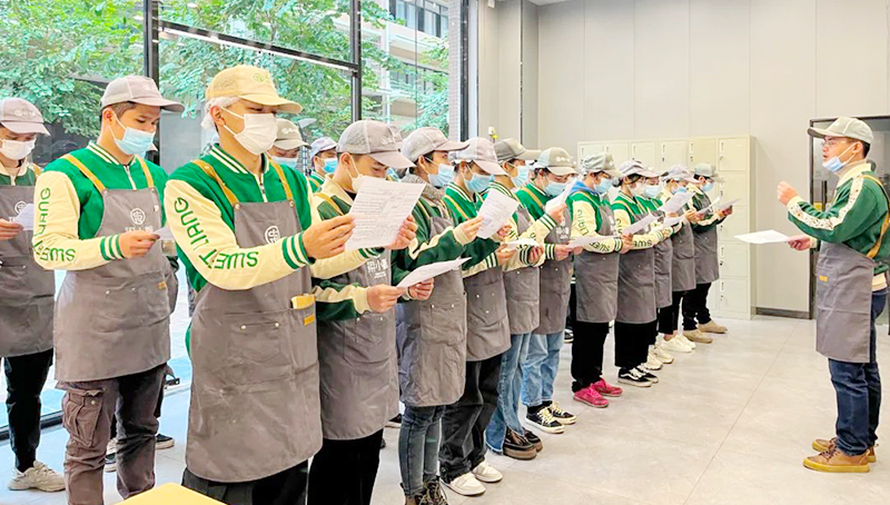 梁小糖加盟总部培训力度怎么样？茶饮商学院，助力加盟商轻松创业